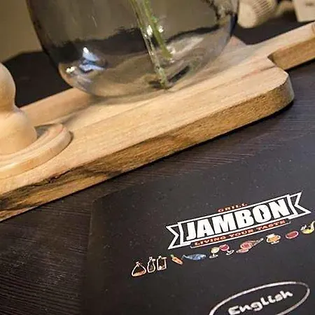 Jambon מלון אודן